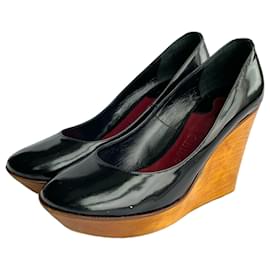 Chloé Wedges aus schwarzem Lackleder mit Holzabsatz