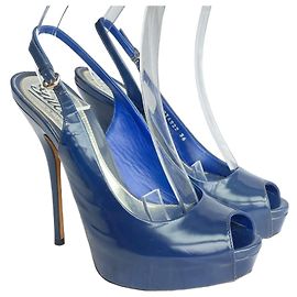 Sapatos de salto plataforma Gucci em verniz azul marinho bico aberto