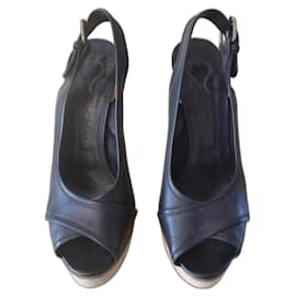 Sandali Chloé in pelle nera con tacco in legno