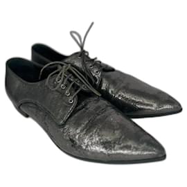 Scarpe cerate Miu Miu in argento scuro