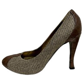 Bottega Veneta Sapatos de salto em tweed bege e marrom e couro de crocodilo.