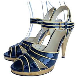 Sandali con tacco Miu Miu in pelle verniciata blu navy e giallo
