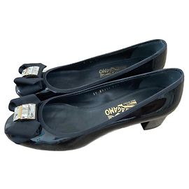 Décolleté Salvatore Ferragamo in pelle nera