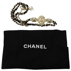 Cinturón de cadena con medallones y perlas Chanel en metal dorado
