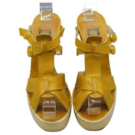 Autre Marque Sandalias Abiertas con Tacón Amarillas