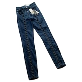 Vaqueros Guess en denim azul
