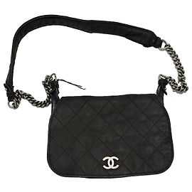 Bolso Messenger Chanel en cuero nubuck negro