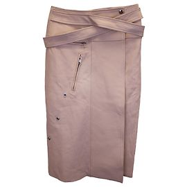 Alexander McQueen Falda cruzada con cinturón en piel de cordero rosa pastel