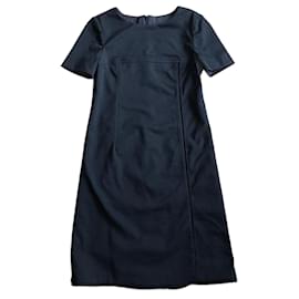 Vestido Chanel negro de lana con manga corta