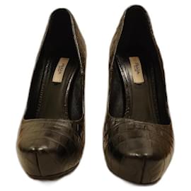 Décolleté Prada in pelle coccodrillo nera con plateau