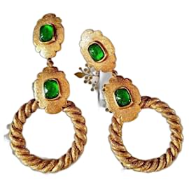 Orecchini Chanel Gripoix in vetro verde smeraldo