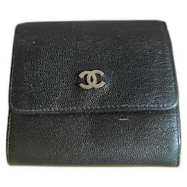 Portafoglio Chanel in pelle nera granulata con porta carte