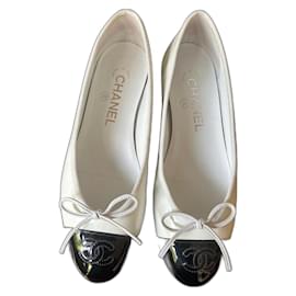 Ballerine Chanel in vernice bianca 36