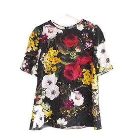 Top estampado floral negro de Dolce & Gabbana.