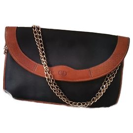 Clutch Christian Dior in pelle nera con catena