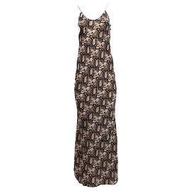 Vestido largo con estampado de serpiente y seda con estampado animal de Nili Lotan