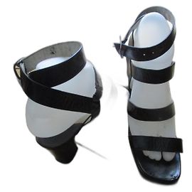 Roger Vivier Sandali in pelle nera lucida, 36,5.