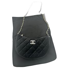 Chanel VIP Gift Borsa a Spalla Piccola in Velluto Nero