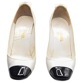Chanel High Heels aus Lackleder Weiß