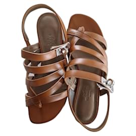 Hermès Marine Sandalen aus Leder mit Kelly Schnalle