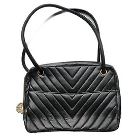 Chanel Borsa a tracolla in pelle nera