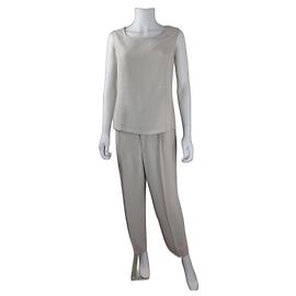 Traje de pantalón Burberry crema