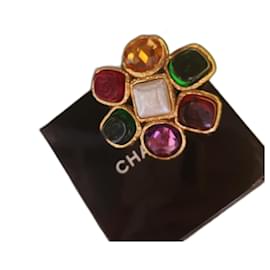 Spilla Chanel Gripoix placcata oro con madreperla e cristalli