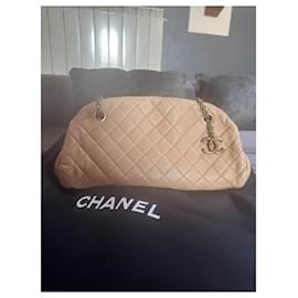 Borsa bowling Chanel Mademoiselle in agnello beige