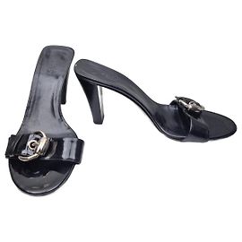 Mule Gucci in vernice nera