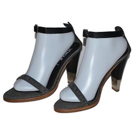 Sandali Versus Versace in pelle e denim nero