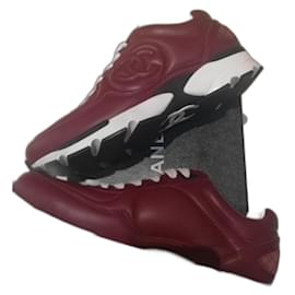 Sneakers Runner Chanel in pelle rosso scuro