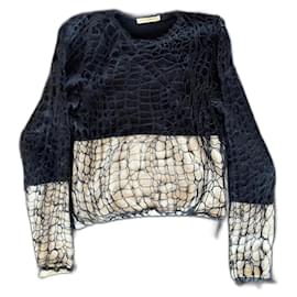 Strickpullover B/W aus Mohair von Balenciaga von Nicolas Ghesquière.