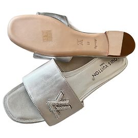 Louis Vuitton Ledersandalen mit Swarovski Kristallen silber