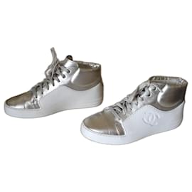 Sneakers Chanel in pelle bianca