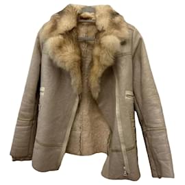 Chaqueta de piel de oveja Prada con cuello de piel de zorro beige