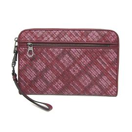 Clutch in pelle Intrecciato di Bottega Veneta in vino
