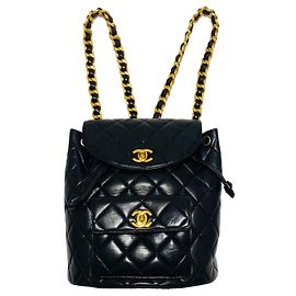 Chanel Zaino Duma in pelle d'agnello nera e oro