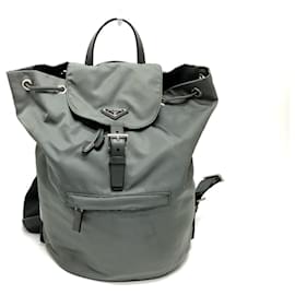Zaino in pelle grigia Prada