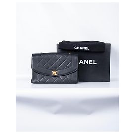 Borsa Chanel Diana Medium in pelle caviar nera