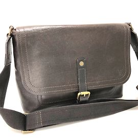 Borsa a Spalla Utah M92994 di Louis Vuitton