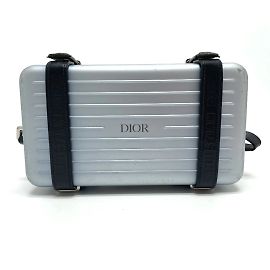 Portafoglio della collaborazione Christian Dior Rimowa