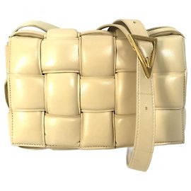 Bolsa de ombro de couro bege Bottega Veneta