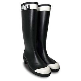 Botas altas Chanel Wellington de goma negro y blanco