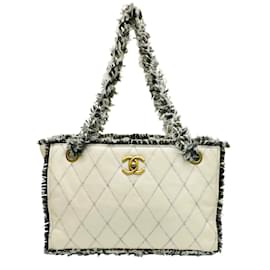 Chanel Coco Mark Matelassé Kettentasche