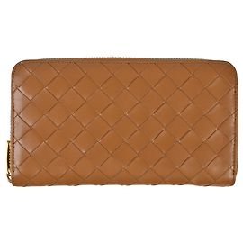 Cartera con cremallera de cuero marrón Intrecciato de Bottega Veneta