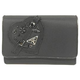 Prada Tessuto Geldbörse aus schwarzem Nylon mit Herzmotiv