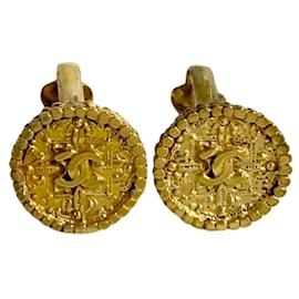 Gold Clip Ohrringe mit Cocomark-Motiv von Chanel