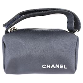 Pochette in nylon grigio vintage per donne con logo Chanel