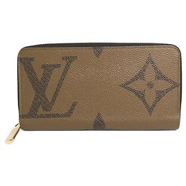 Louis Vuitton Monogram Giant Zippy Wallet