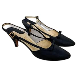 Salvatore Ferragamo Scarpe vintage Ferragamo in satin nero degli anni 1950